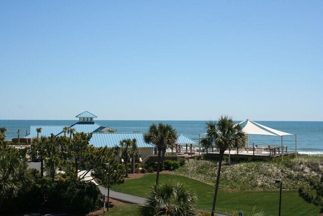 Building Photo - 216 Club Cir