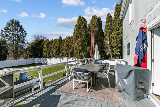 Building Photo - 391 Valley Rd