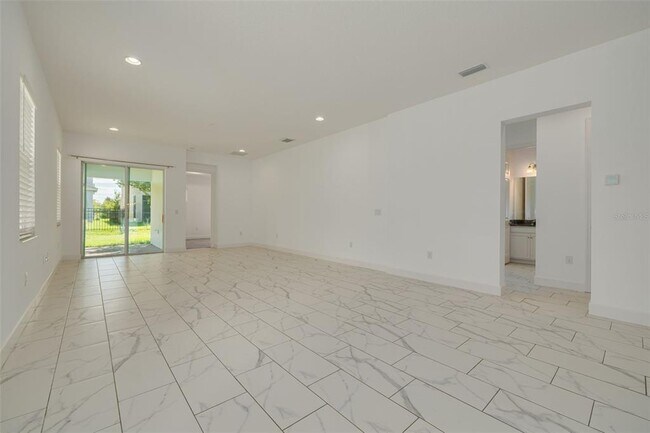 Building Photo - 7222 Paradiso Dr