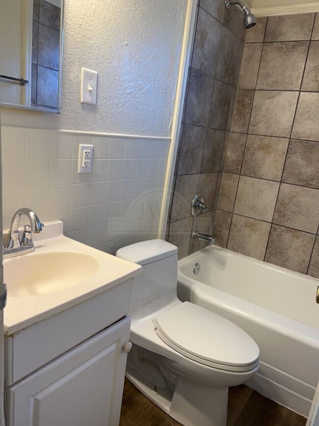 Building Photo - ***1st and 2nd Month: 2-weeks Free Rent***...