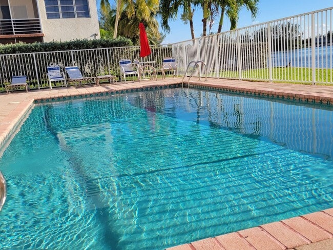 Building Photo - 4401 Crystal Lake Dr