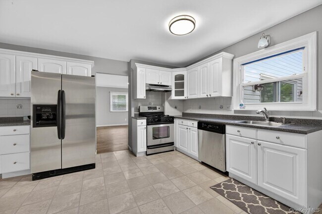 Building Photo - 68 Graywood Rd