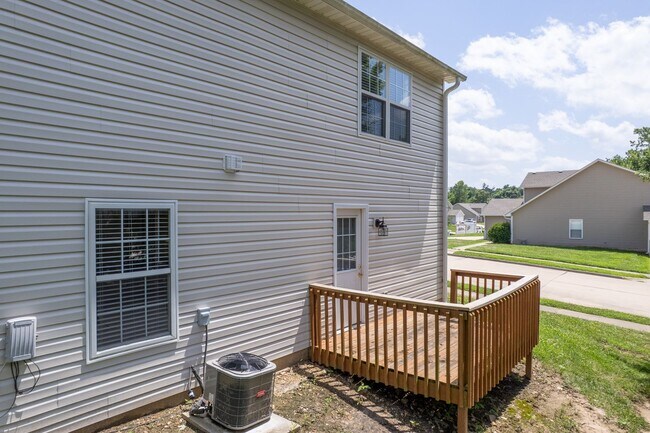 Building Photo - 5001-5003 Carrie Ridge Dr.