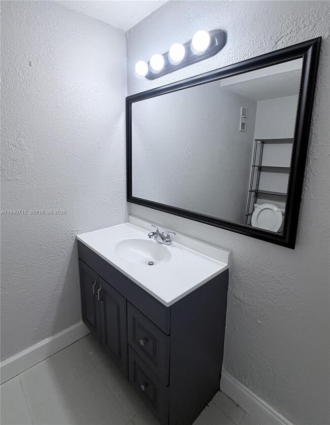 Building Photo - 10000 NW 80th Ct