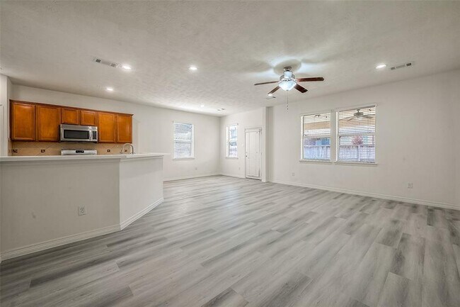 Building Photo - 520 West Fork