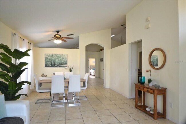 Building Photo - 4924 Hook Hollow Cir