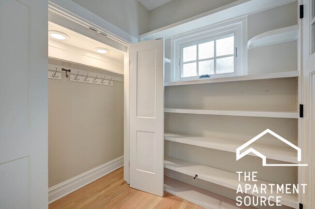 Building Photo - 2211 Pioneer Rd