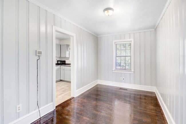 Building Photo - **RENOVATED** 2 BR 1 BA HOME IN GOLDSBORO- close to SJAFB!