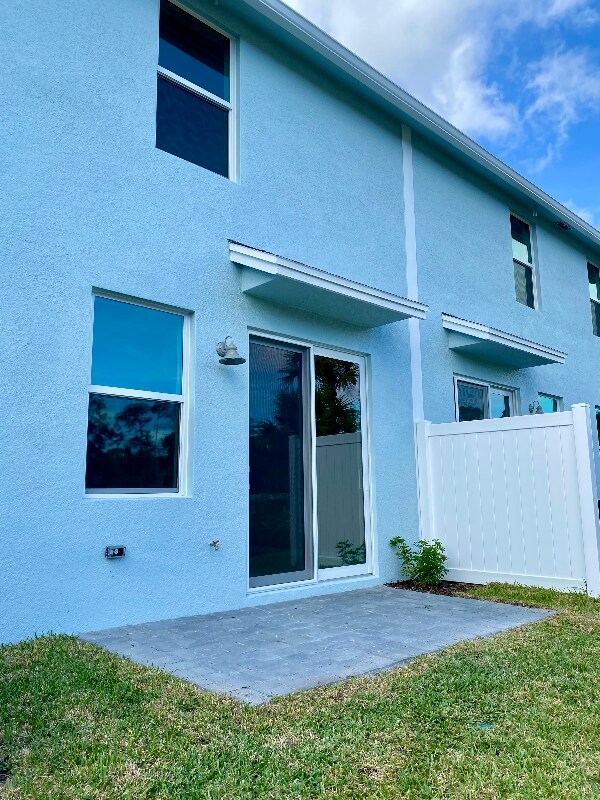 Building Photo - 5788 SE Edgewater Cir