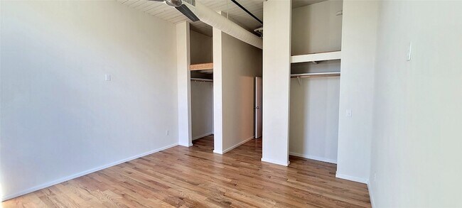 Building Photo - 201 E Chambers St