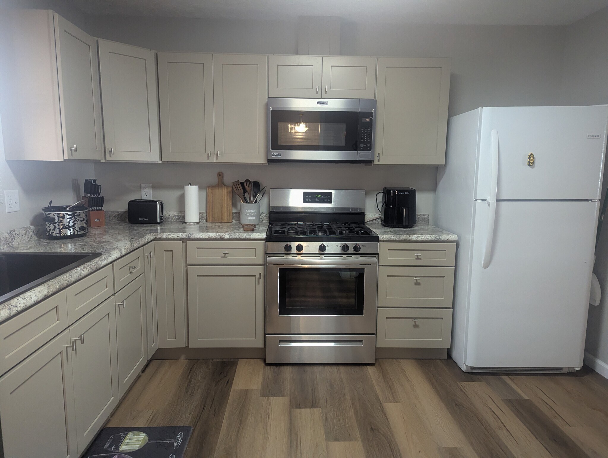 Building Photo - 906 N Wagon Wheel Trl