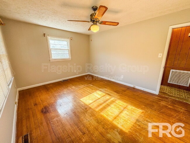 Building Photo - 124 Grant Dr