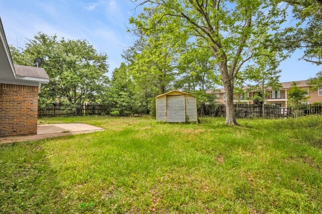 Building Photo - 3105 Scovel Ave
