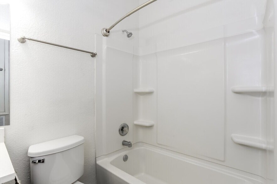 Building Photo - 6627 Dayridge Ln