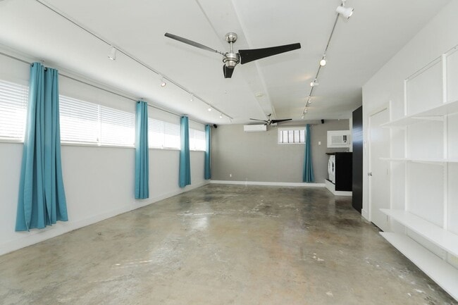 Building Photo - 2215 Cleburne St