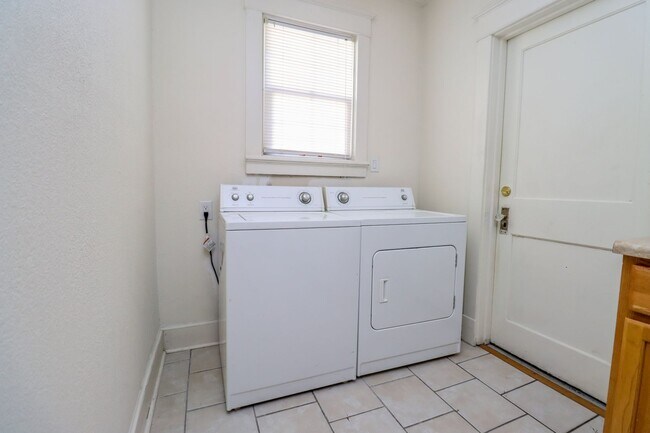 Building Photo - 1106 Hamilton Way