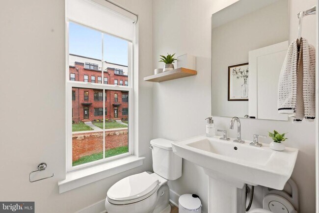 Building Photo - 22810 Tawny Pne Sq