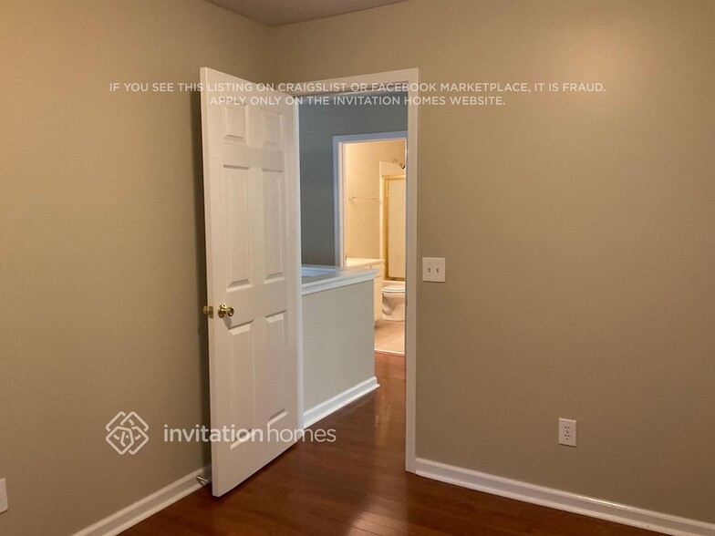 Building Photo - 2355 Northwood Dr