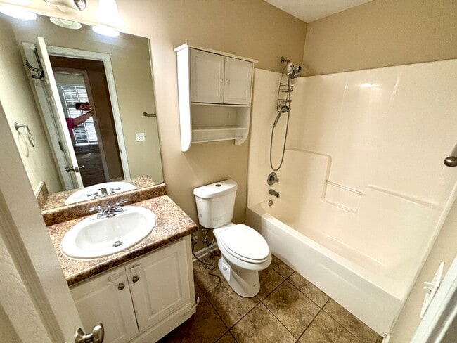 Building Photo - FOR RENT in Dothan , AL!!
