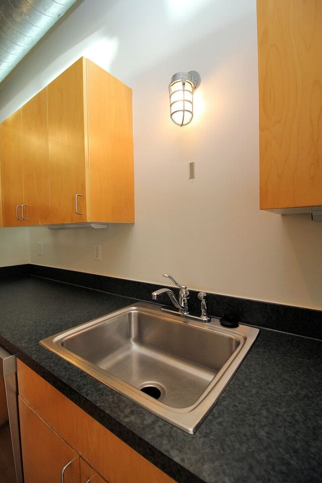 Building Photo - 408 NW 12th Ave