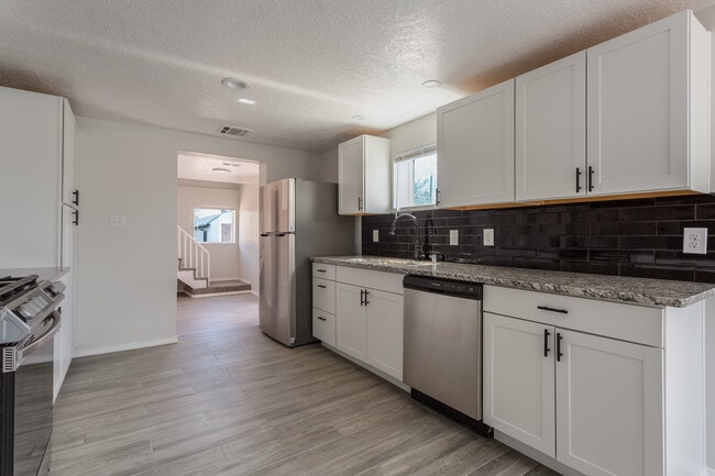 Building Photo - 5002 La Cienega St NW