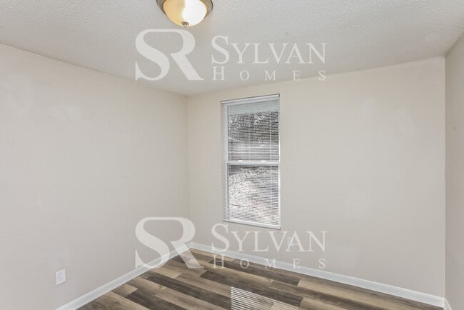 Building Photo - Enjoy living the good life in this 3 bedro...