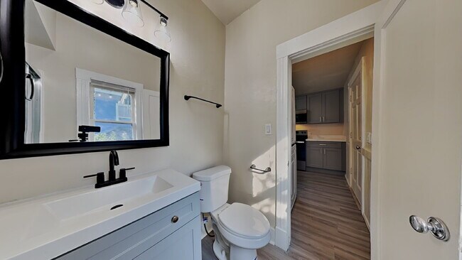 Building Photo - 718 S Yakima Ave