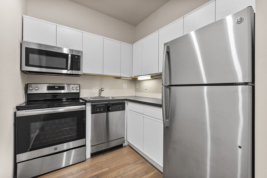 Building Photo - 70 Fenway