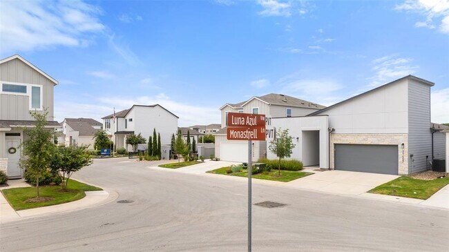 Building Photo - 2310 Castillo Dr