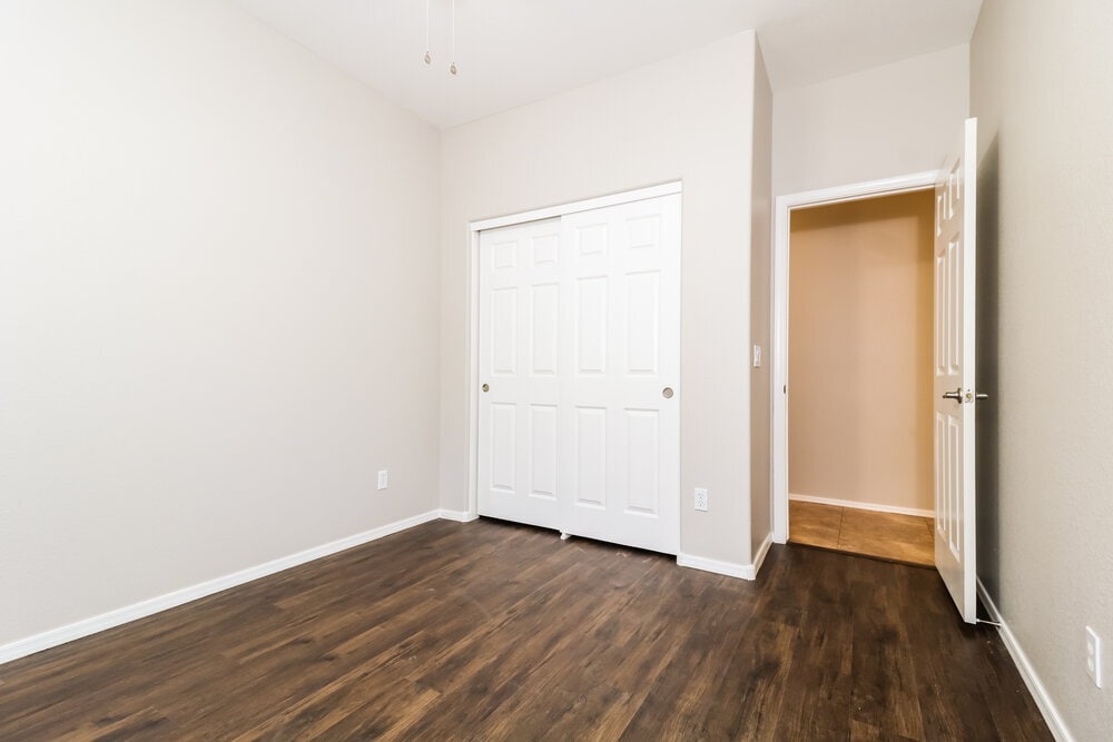 Building Photo - 505 W Del Rio Ln