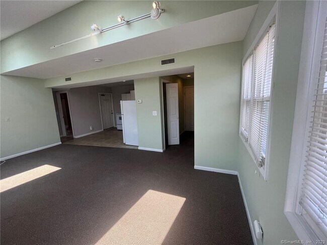 Building Photo - 558 Connecticut Ave