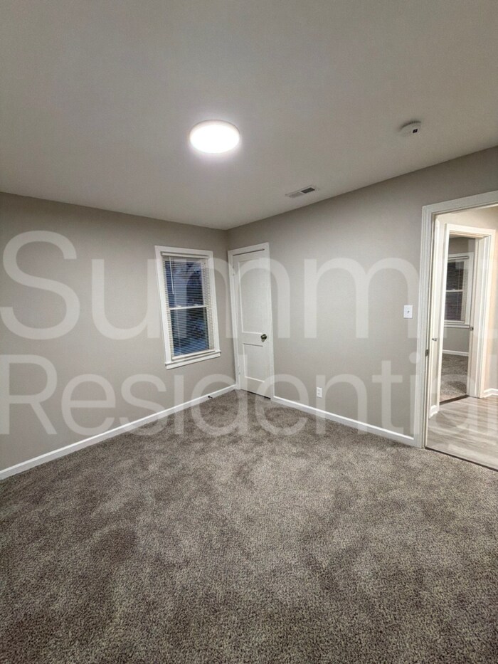 Building Photo - 3031 Linwood Ave