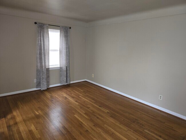 Building Photo - 6109 Farmbrook St