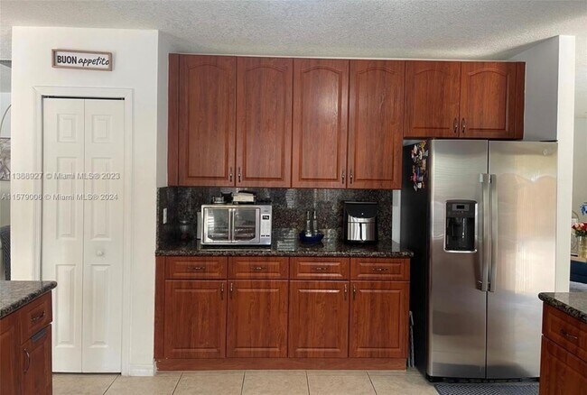 Building Photo - 1975 NE 36th Ave