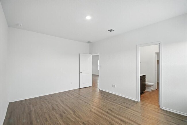 Building Photo - 1126 Cattail Ln