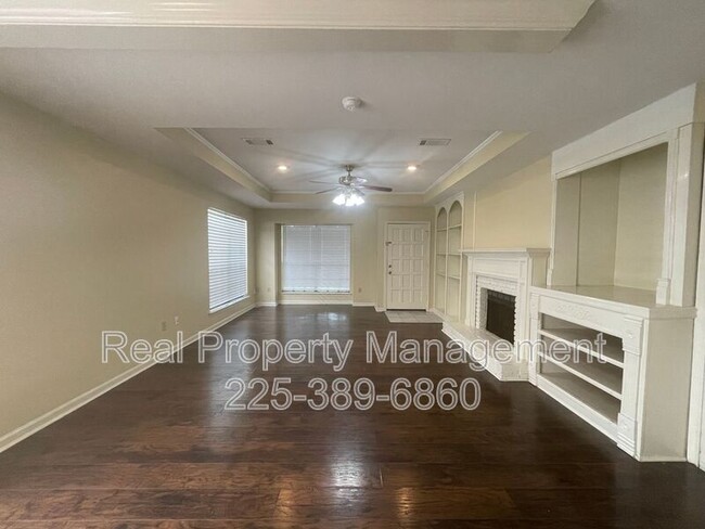 Building Photo - 9147 Fox Run Ave