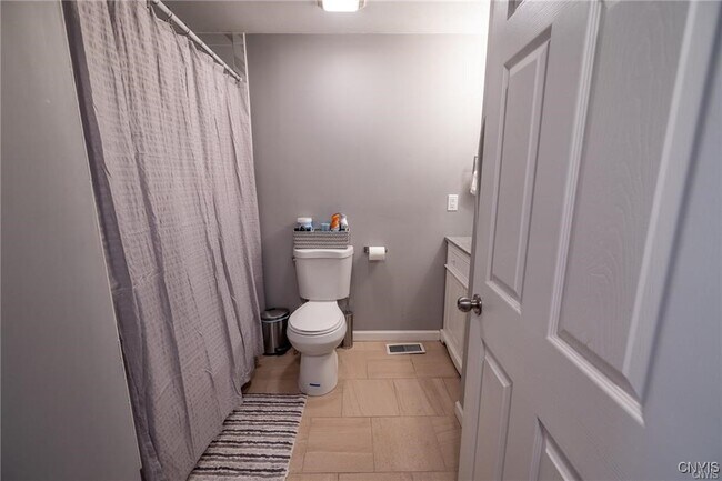 Building Photo - 9 Tree Line Dr