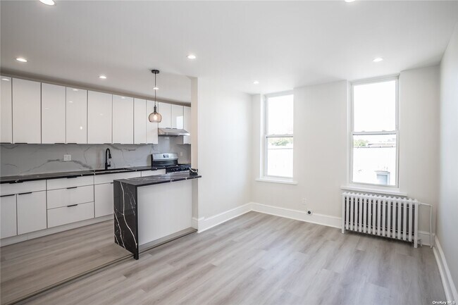 Building Photo - 67-17 Myrtle Ave