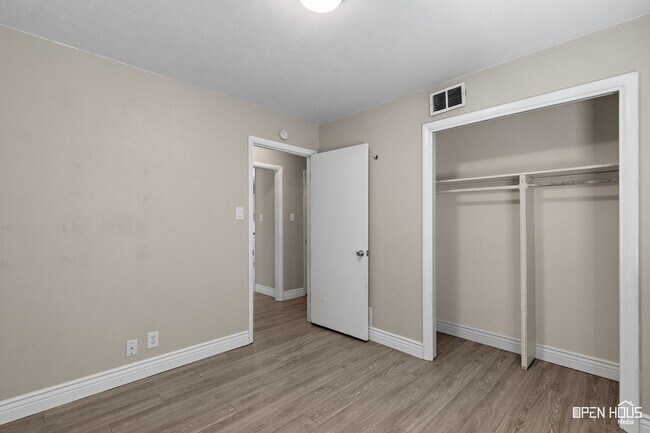 Building Photo - 4615 Hollandale Ave