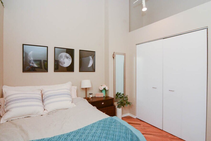 Building Photo - 226 N Clinton St