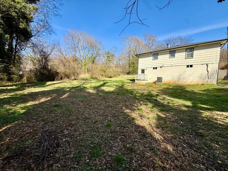 Building Photo - 12 Moore St