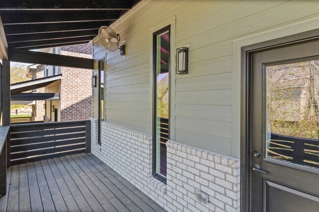 Building Photo - 11 Dutch Dr