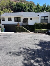 Building Photo - 1860 Heather Ct