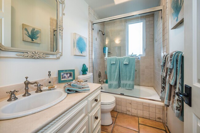 Building Photo - 875 Sand Point Rd