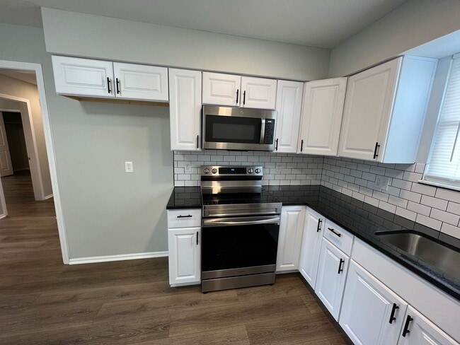Building Photo - Updated 3-Bedroom Home with Garage in a Cul-de-Sac
