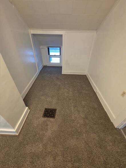 Building Photo - 412 Oak Hill Ave