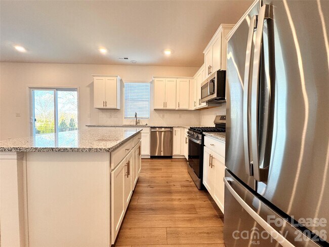 Building Photo - 699 Kitfox Dr NW