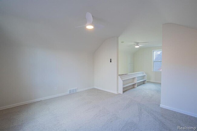 Building Photo - Beautifully renovated brick bungalow