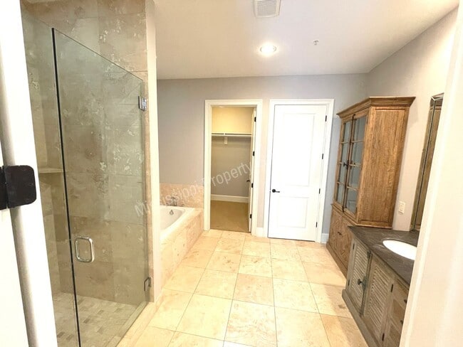 Building Photo - 3BR/3BA For Rent
