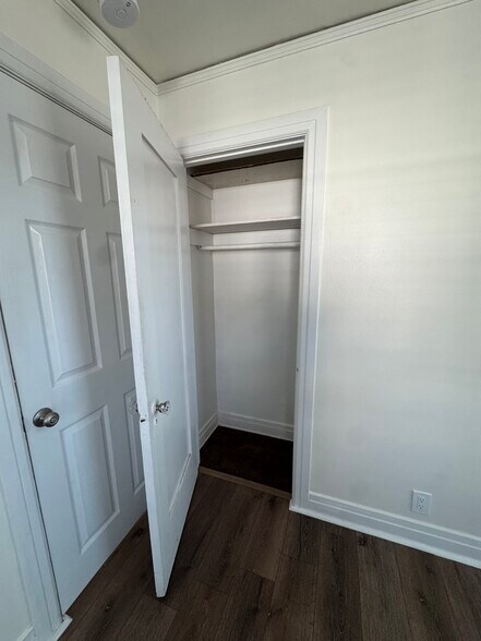 Building Photo - 2709 W 67th St